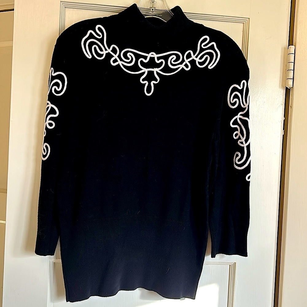 Black & White Vintage Vibe Sweater